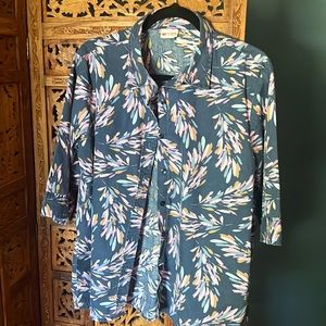 Ladies American Sweetheart 3/4 sleeve button up shirt size L